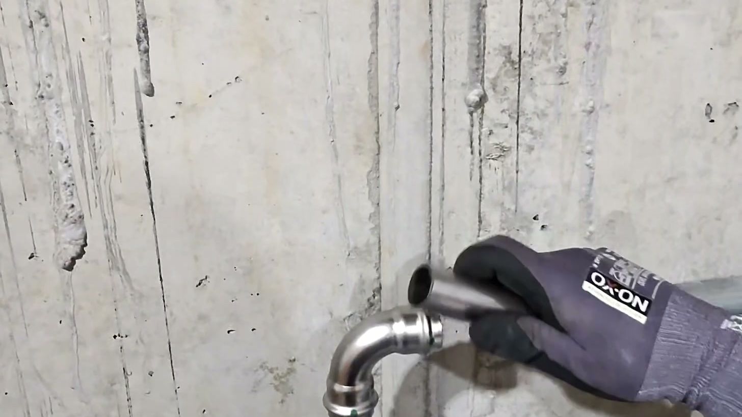 Wartung und Installation im Heizungskeller